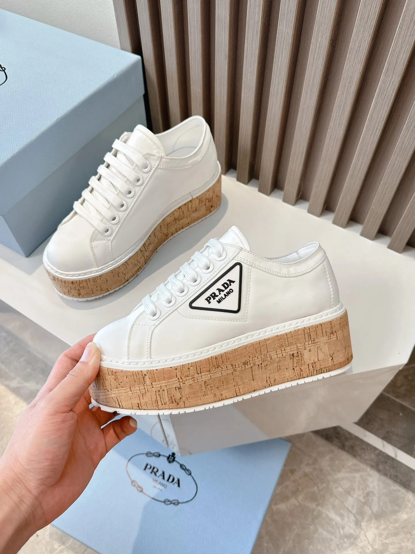 👟👟Ex-factory price 500👟👟 ☑️SNGG ｜Thick-soled high-explosive shoes Super hot Prada Prada 2024 latest spring and summer sawtooth Roman ultra-light thick-soled shoes! Retro, fashionable and avant-garde gear teeth make the whole pair of shoes light, comfortable and brightly colored to satisfy a variety of choices for fashionable people of different styles! The iconic molded injection triangle logo is matched with the shape of the upper foot 🦶🏻It’s super nice, every element is fashionable! - MATERIAL Material - ⇢ Upper: imported silk nylon twill ⇢ Lining: sheepskin lining ⇢ Outsole: TPU wood grain rubber combination outsole ⇢size：#35～40